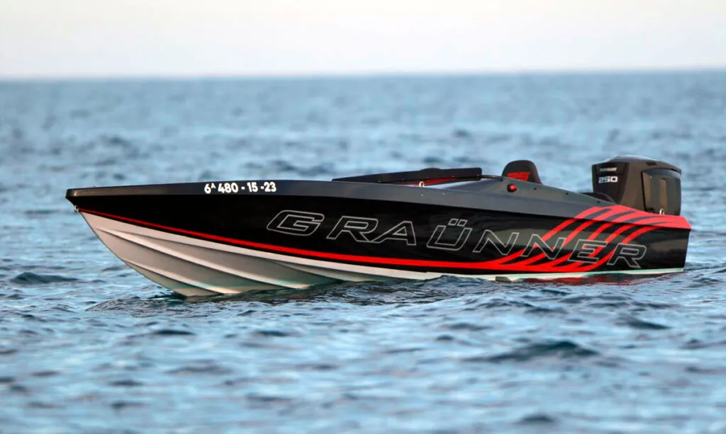 lancha de carrera puerto Banus Funtaseacharter marbella